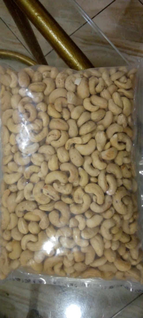 Raw cashew nuts