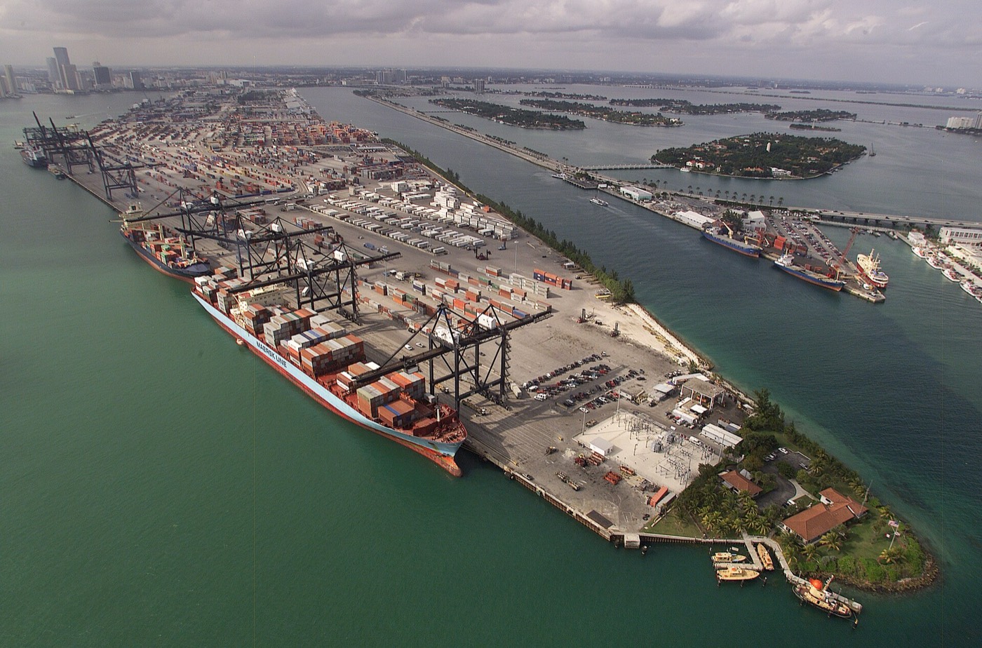 Port terminal handling bulk cargo for export